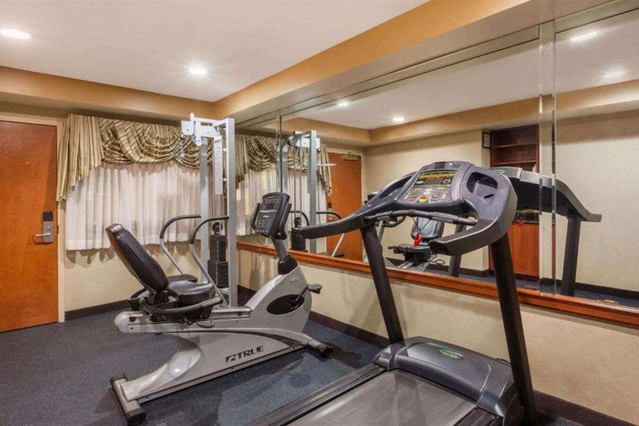 Econo Lodge Woodbridge Iselin Екстер'єр фото