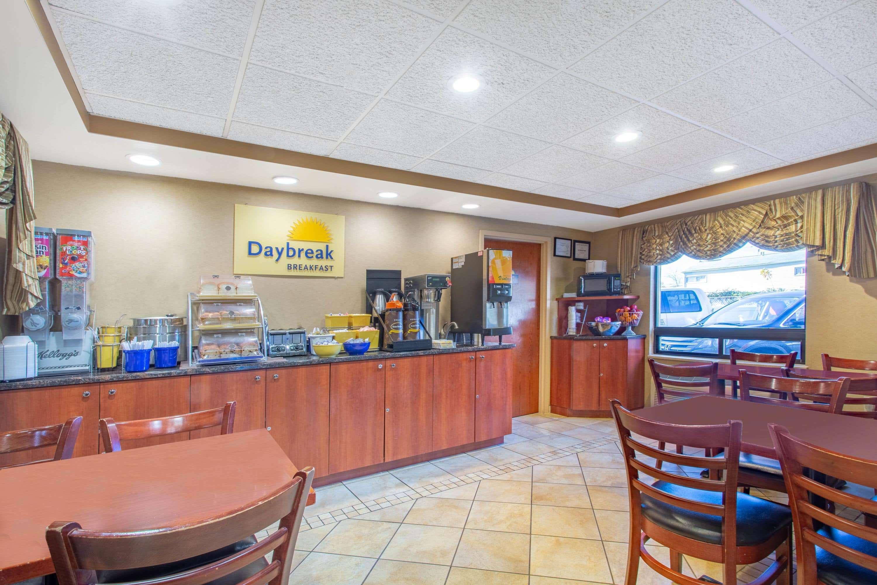 Econo Lodge Woodbridge Iselin Екстер'єр фото