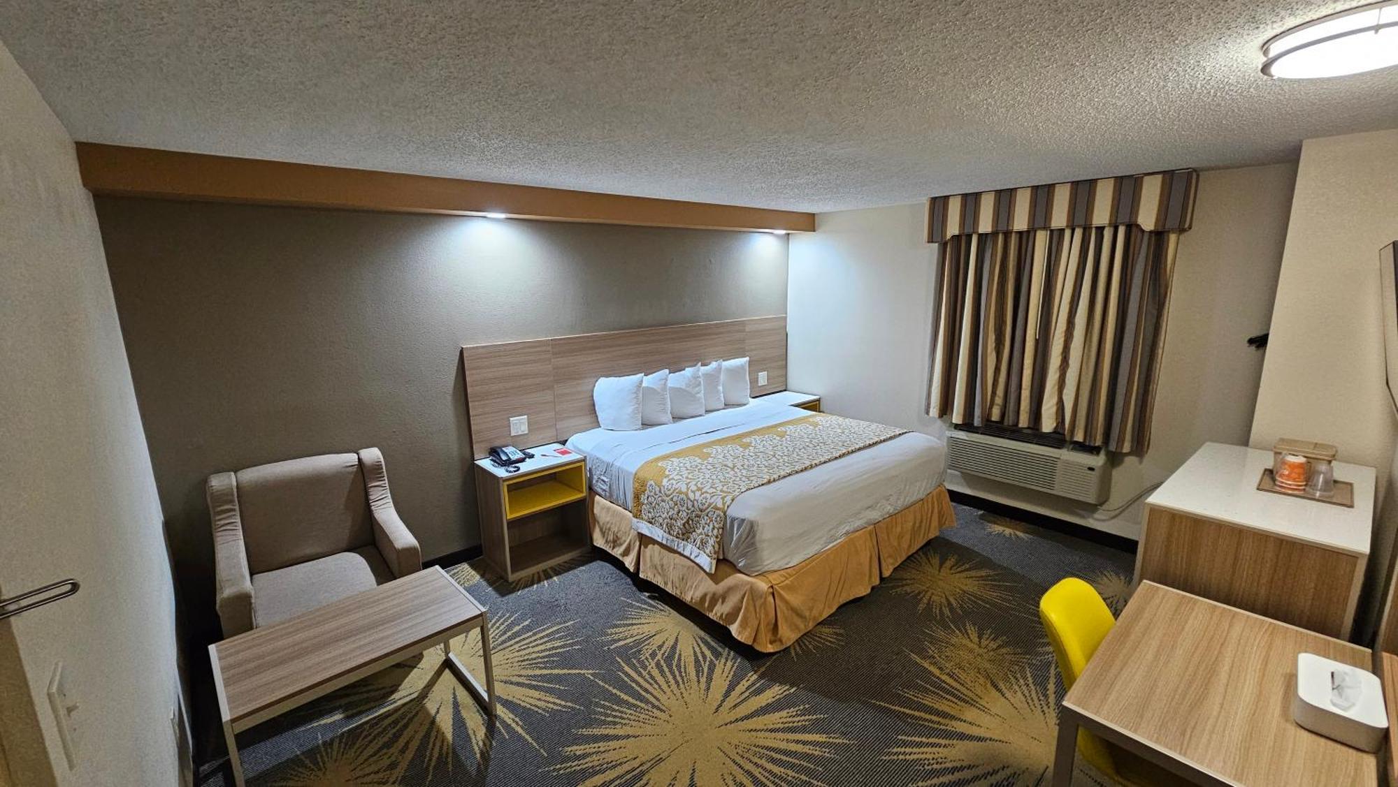 Econo Lodge Woodbridge Iselin Екстер'єр фото