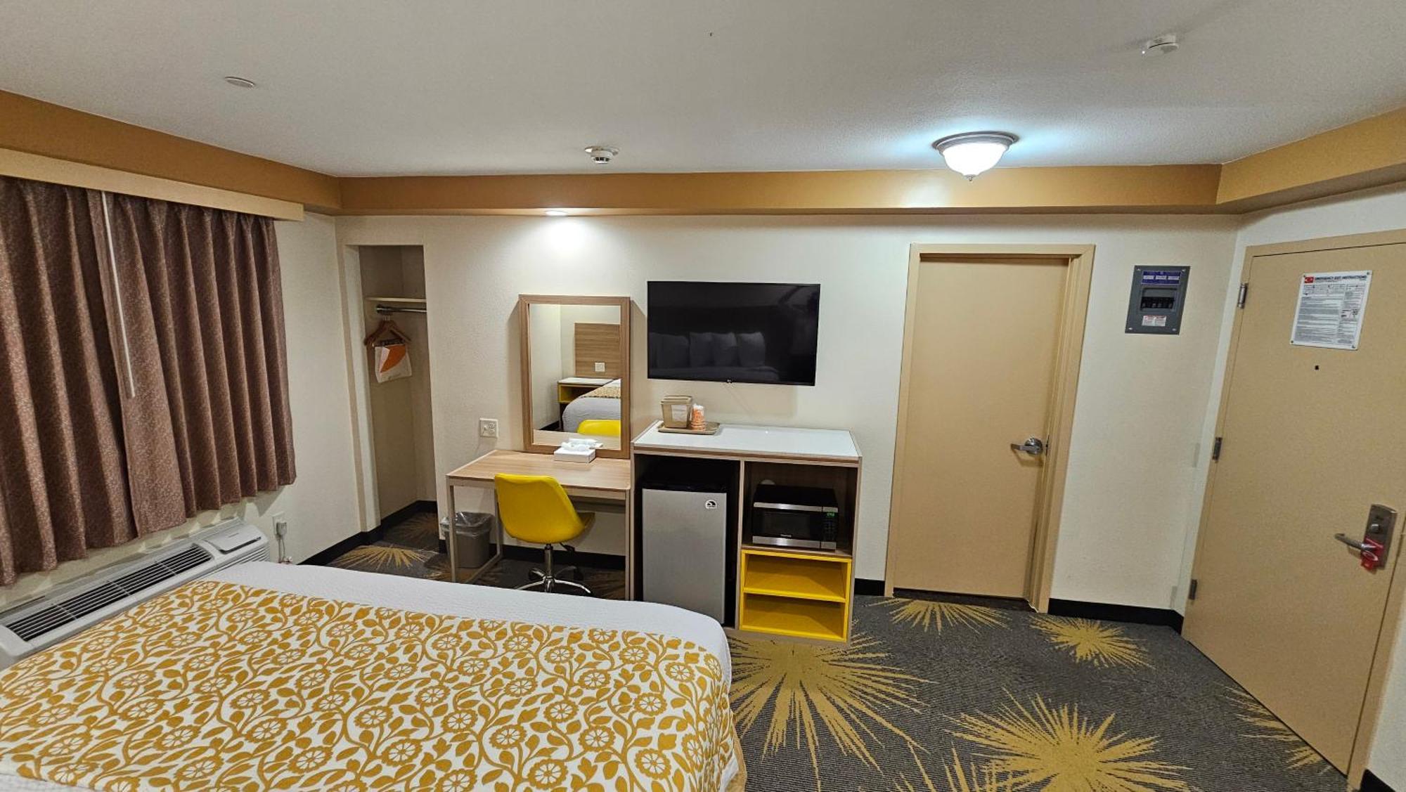 Econo Lodge Woodbridge Iselin Екстер'єр фото