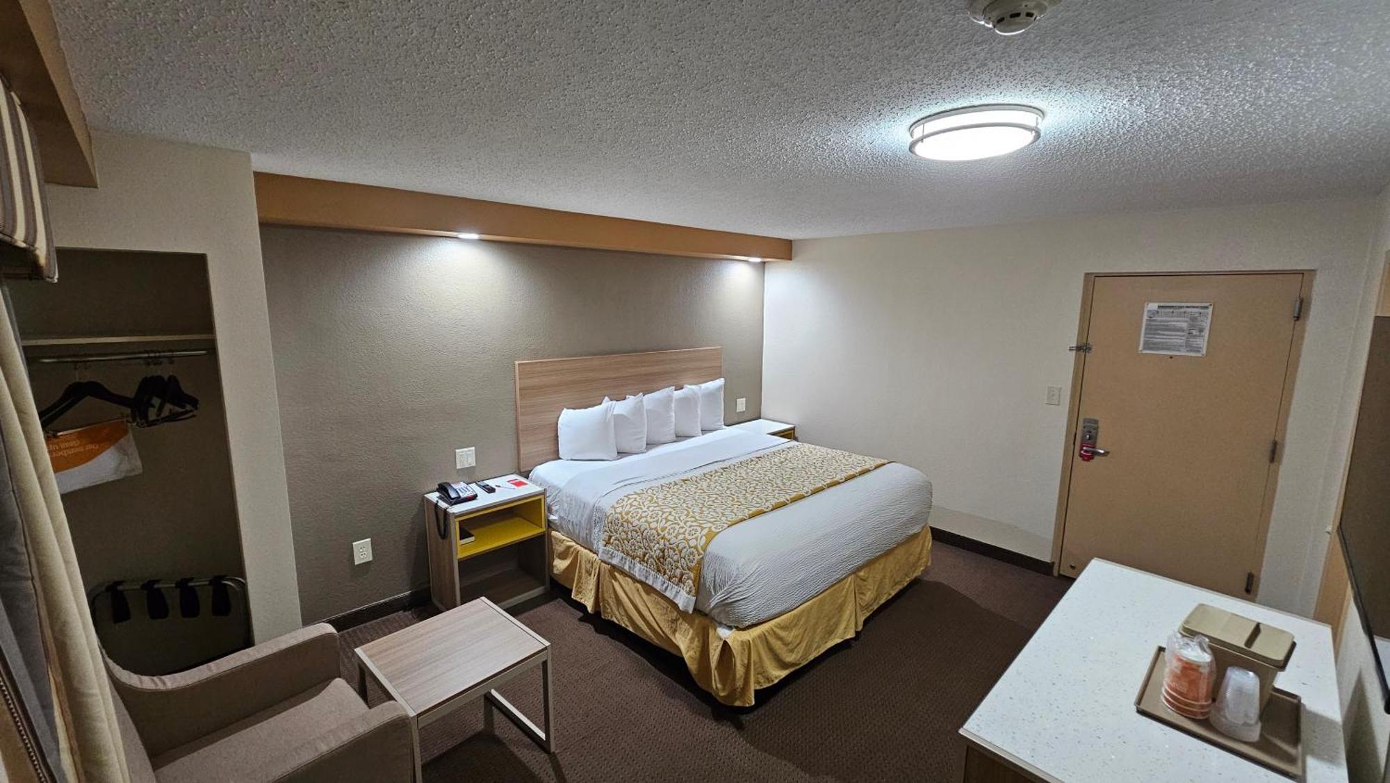 Econo Lodge Woodbridge Iselin Екстер'єр фото