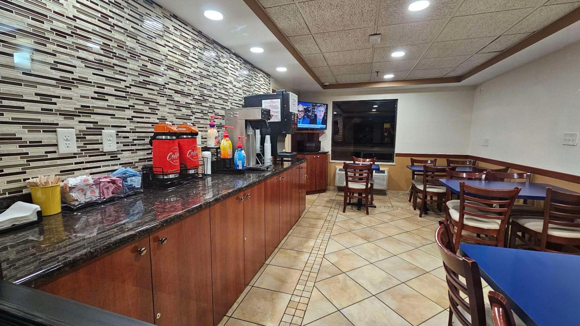Econo Lodge Woodbridge Iselin Екстер'єр фото