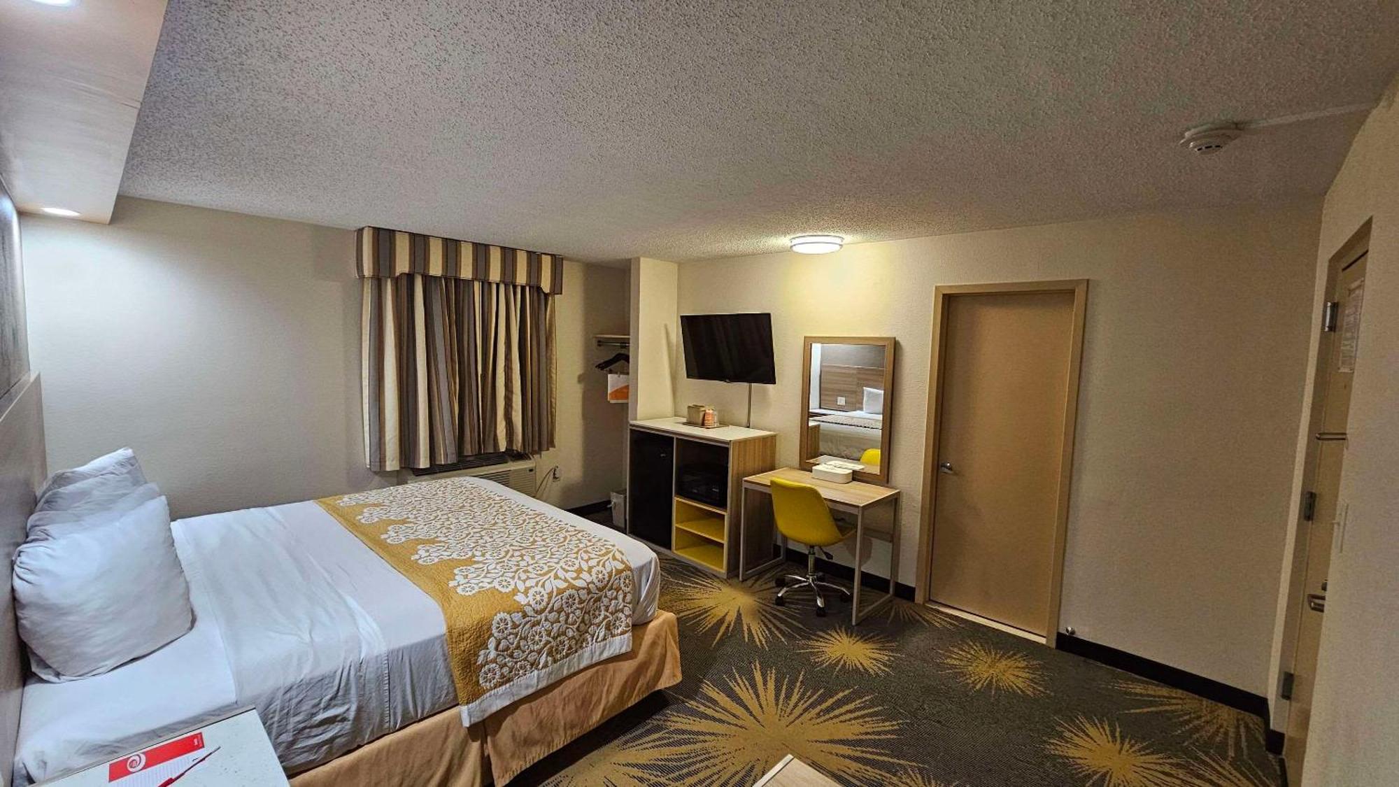 Econo Lodge Woodbridge Iselin Екстер'єр фото