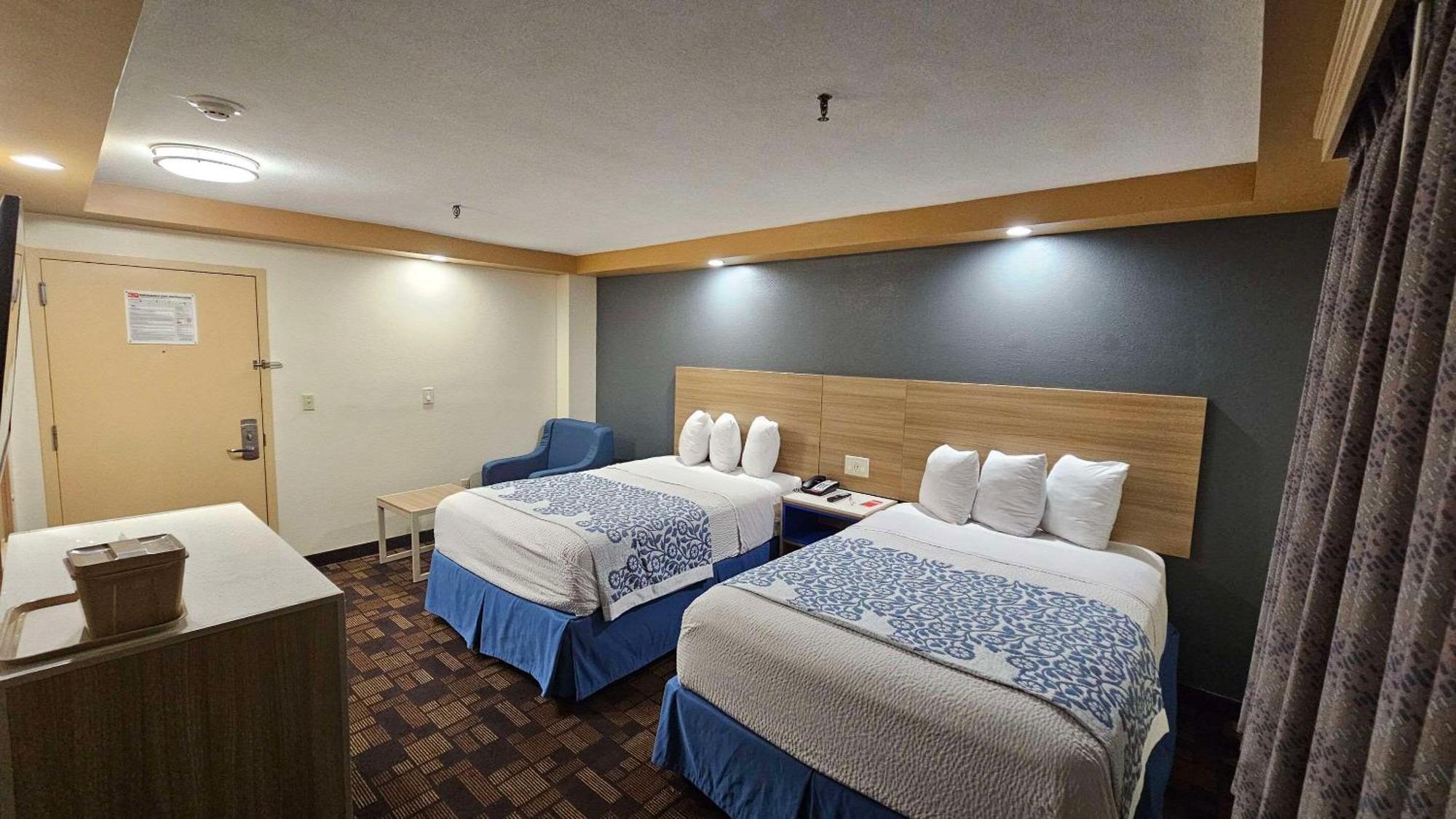 Econo Lodge Woodbridge Iselin Екстер'єр фото