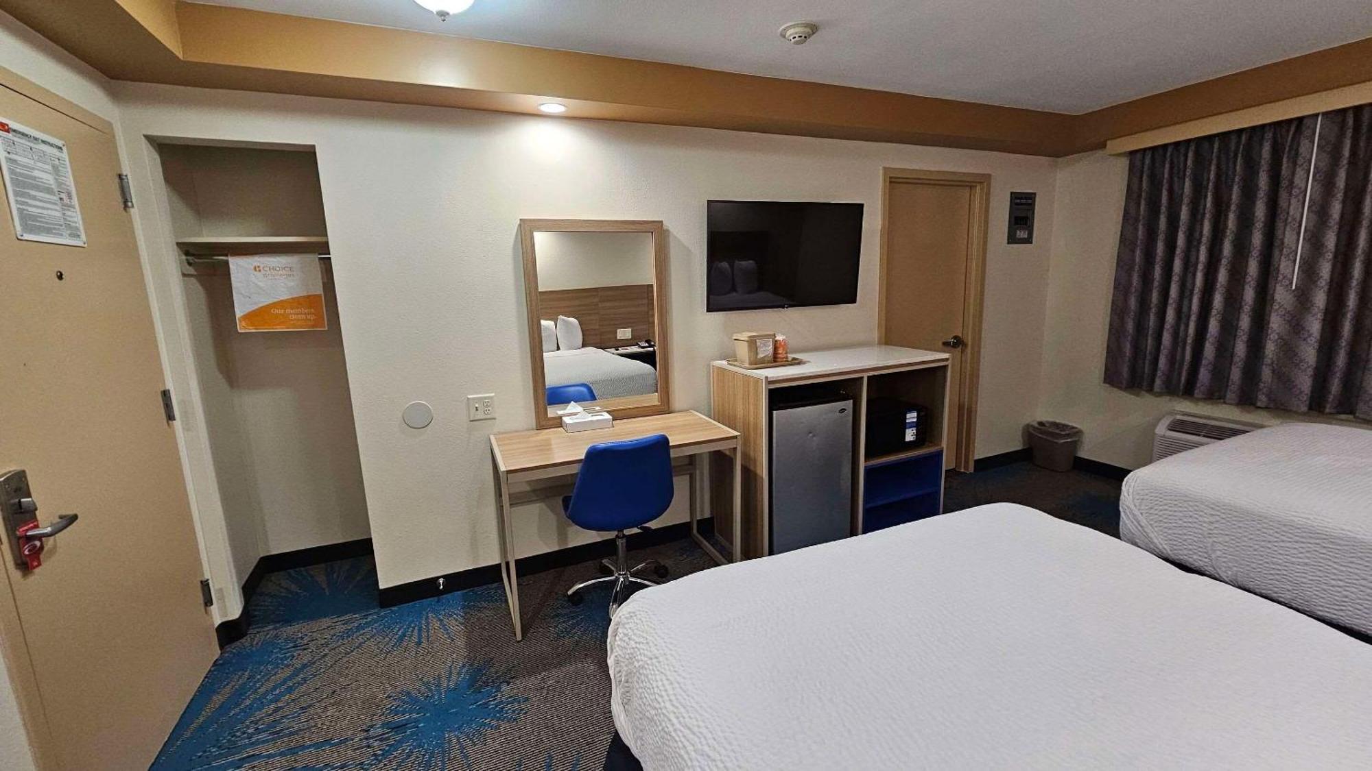 Econo Lodge Woodbridge Iselin Екстер'єр фото