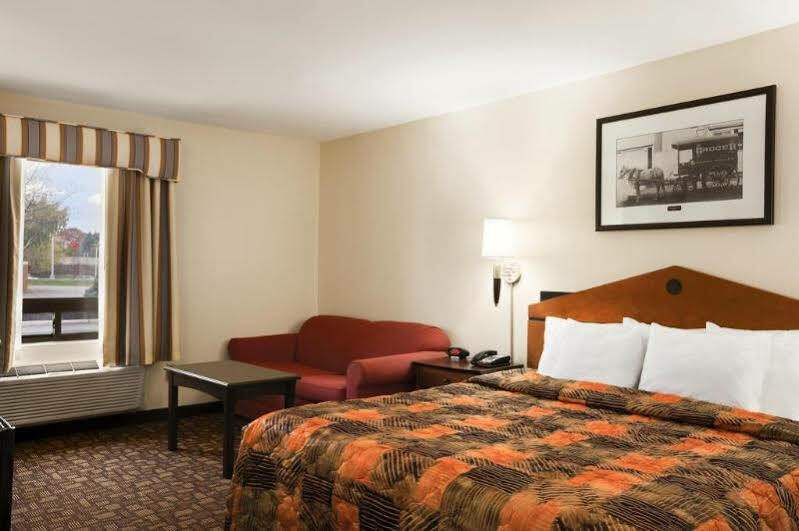 Econo Lodge Woodbridge Iselin Екстер'єр фото