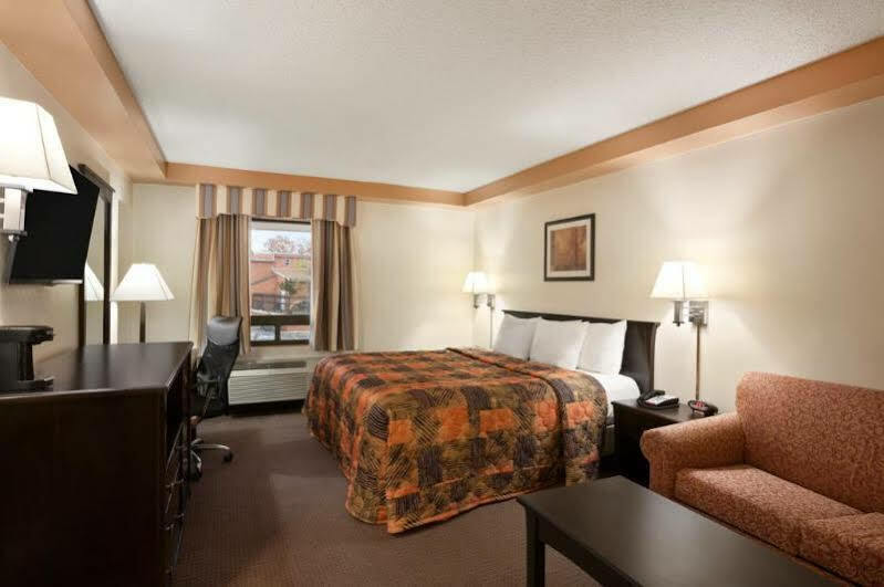 Econo Lodge Woodbridge Iselin Екстер'єр фото