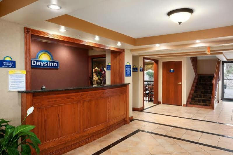 Econo Lodge Woodbridge Iselin Екстер'єр фото